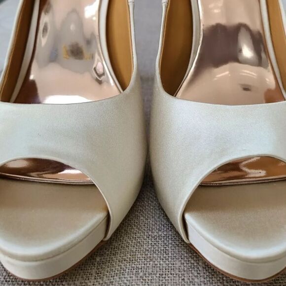 Badgley Mischka Women's Kiara Dress Pump, Ivory, 5.5 M New $285 - Picture 3 of 4